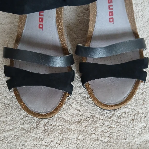 Tsubo Black and Gray Women's Sandals - Picture 3 of 11